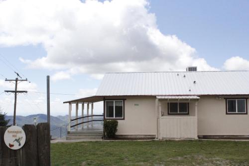 Hummingbird Hill - Entire Cabin