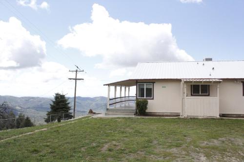 Hummingbird Hill - Entire Cabin