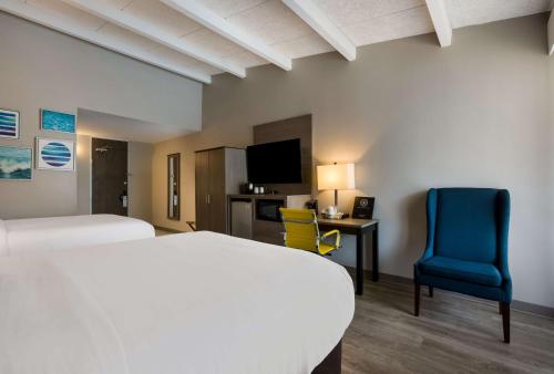 2 queen beds
