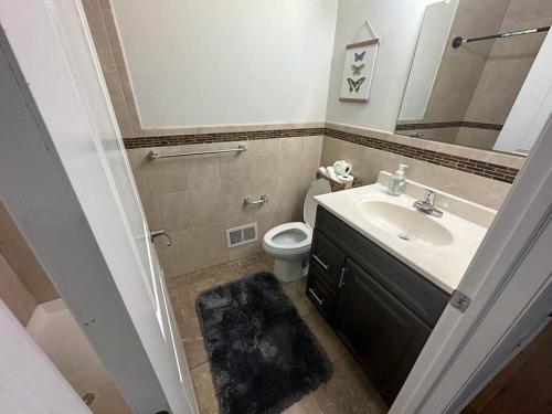 Deluxe 2 bedroom EWR airport home in Elizabeth, USA