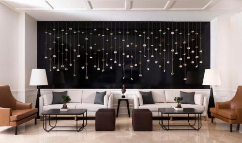 542929812 Mills House Charleston, Curio Collection by Hilton