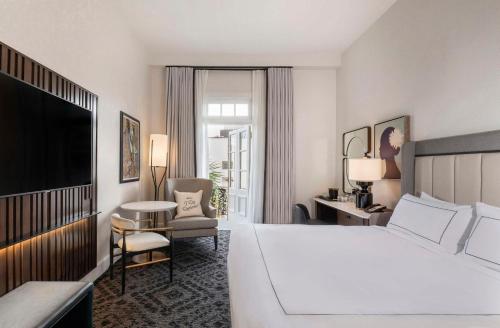 542929837 Mills House Charleston, Curio Collection by Hilton