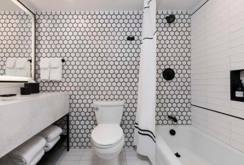 542929850 Mills House Charleston, Curio Collection by Hilton