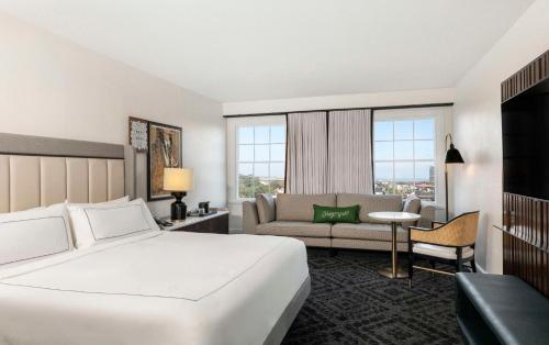 542929890 Mills House Charleston, Curio Collection by Hilton