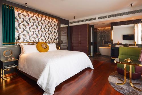 room detail thumbnail 1