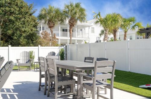Crystal Blue~Sleeps 28~Heated Pool~Golf Cart near Crab Trap
