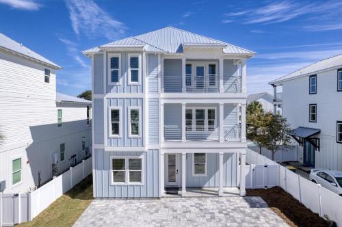 Crystal Blue~Sleeps 28~Heated Pool~Golf Cart near Crab Trap