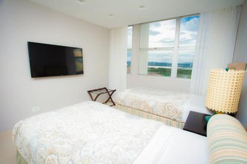 2BR Gem Ocean Front Building Isla Verde Beach - image 2