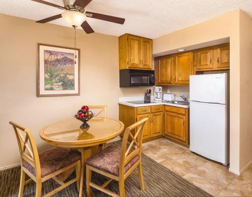 WorldMark Palm Springs - Plaza Resort and Spa - image 10
