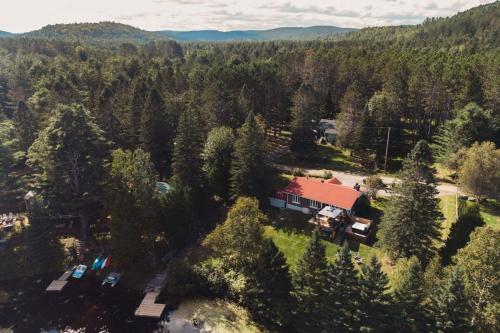 Magnifique chalet au bord du lac avec Spa