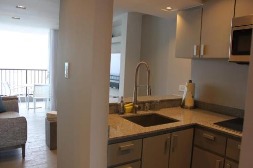 Enchanted 17 Jewel Beachfront Luquillo -Pool