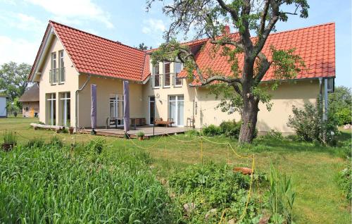 2 Bedroom Cozy Apartment In Warthe