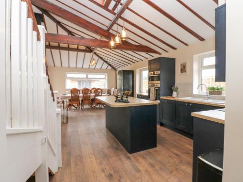 外部景觀, Parkers House in 阿爾斯通鎮中心