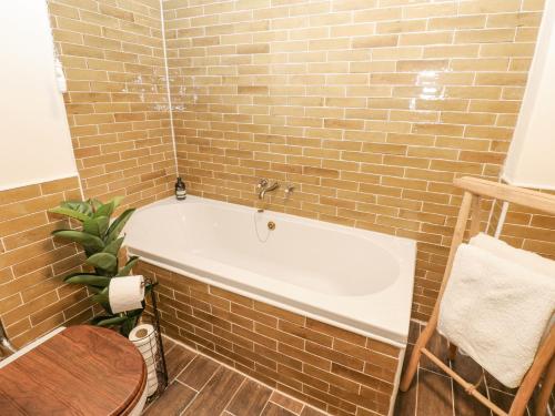 外部景觀, Parkers House in 阿爾斯通鎮中心