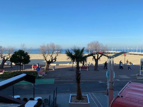 Studio room in Arcachon : studio duplex face plage centre-ville Wi-Fi parking - FR-1-319-500