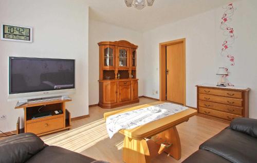 Cozy Apartment In Wesenberg With Kitchen