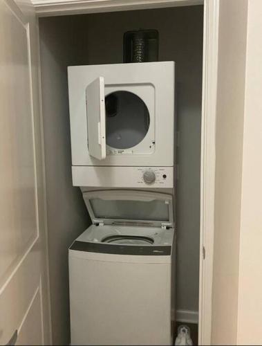 Luxury 1BR/1BA w/ Top Amenities in Prime Location thumb 3