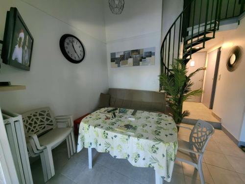 Villa mitoyenne avec piscine et parking pour 4 personnes - FR-1-607-189 - image 5