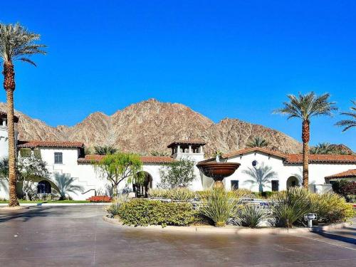 Resort King Studio with Private Balcony 064622 in La Quinta, USA