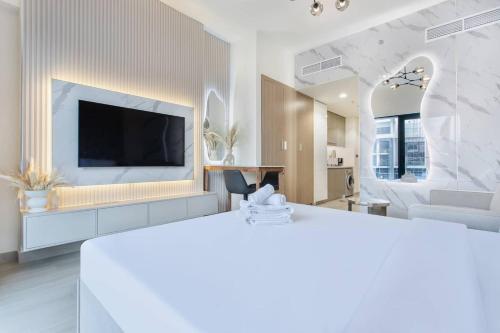 Tranquil Studio Retreat in Azizi 34 Near Downtown, Dubaj