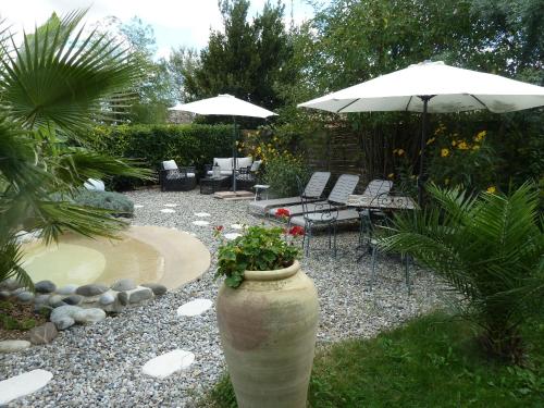 Peldbaseins, Domaine Le Village in Villenouvelle ciems