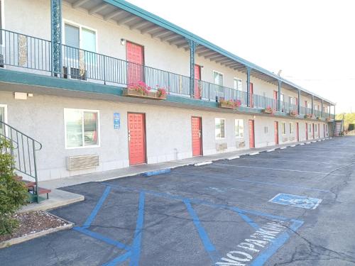 Buitenkant, Pomona Inn Motel in Pomona