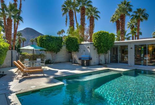 泳池, Luminous William F. Cody designed home in 印第安維爾斯(CA)