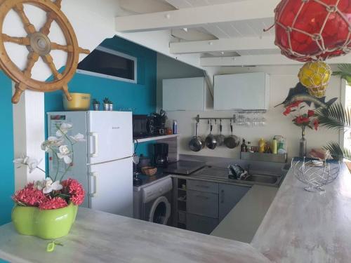 cuisine, Appartement élégant à Deshaies avec terrasse privée, 80 m². (Appartement elegant a Deshaies avec terrasse privee, 80 m².) in Deshaies