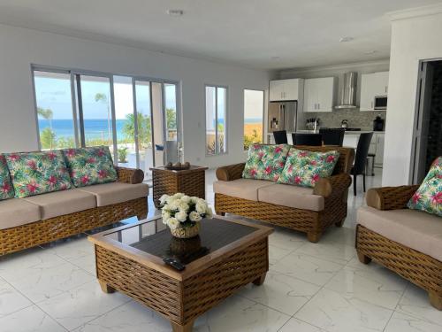 Luxury Beach Front Villa with Private pool and stunning Ocean View! in Punta Rucia
