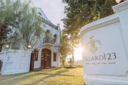Villard123, Ban Ton Phung