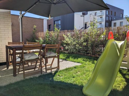 Jolie Maison avec jardin et terrasse - 2 chambres, 2 SDB et Parking gratuit gîte à louer Bois de Satory