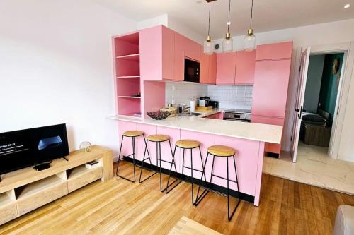 Lilas Rose in โทนง-เล-แบ็ง