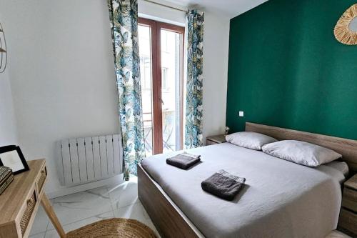 Lilas Rose in โทนง-เล-แบ็ง