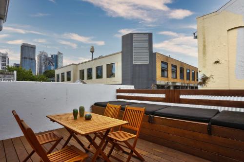 Spacious 3 Bedroom House Darlinghurst City Centre 2 E-Bikes Included - image 2