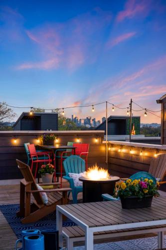 Dolly PartyOn - Downtown Views - Rooftop - Groups in Nashville, USA