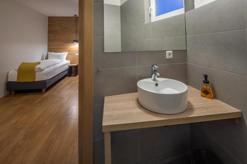 Stracta Hotel Hella - image 7