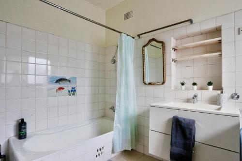 Affordable 2 Bedroom House Surry Hills 2 E-Bikes Included - image 10