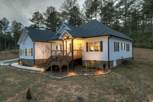 Amazing Grace Brand new listing Peaceful wooded views comforts of home and modern interiors - Accommodation - Young Harris