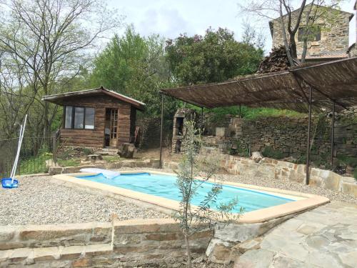 Detached holiday home in Chassiers with pool - Location saisonnière - Chassiers