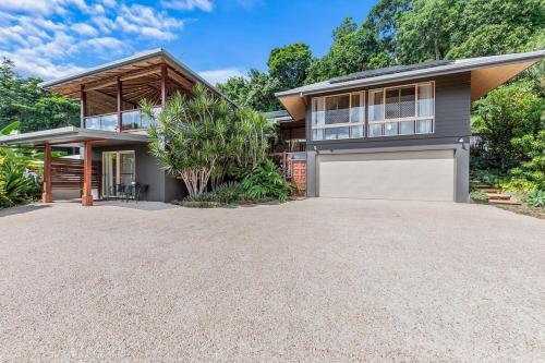 Idyllic Whitsunday Holiday Home with amazing views