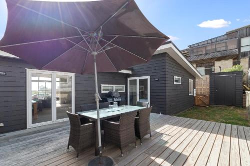 . Modern Kiwi Bach - Waihi Beach Holiday Home