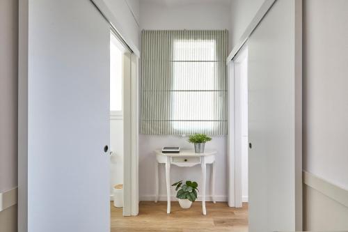Bbarcelona Sagrada Familia Garden Apartment - image 4