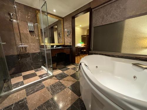 room detail thumbnail 2