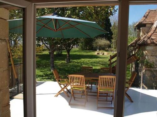 Lovely cottage in Peyzac le Moustier with Terrace