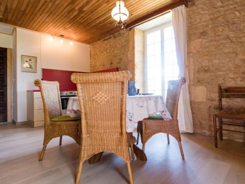 Lovely cottage in Peyzac le Moustier with Terrace