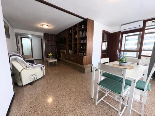 NOG - Apartment with Terrace and Pool in the Heart of Torremolinos - AC and Lift, Torremolinos (zdjęcie 9)