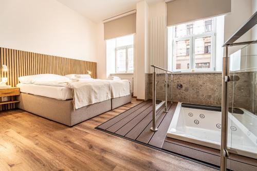 Studio with Spa Bath image 9
