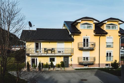 Ferienwohnung Schönblick - Apartment - Weissenbach am Lech