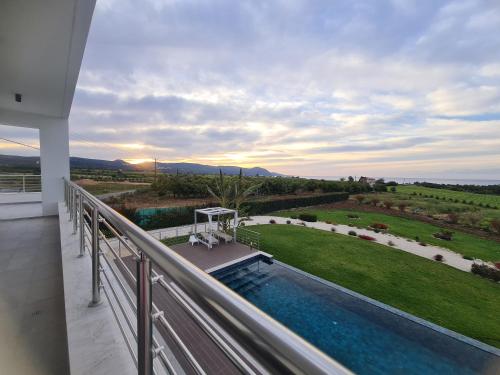 A környék, Eva Luxury Villa in Polis