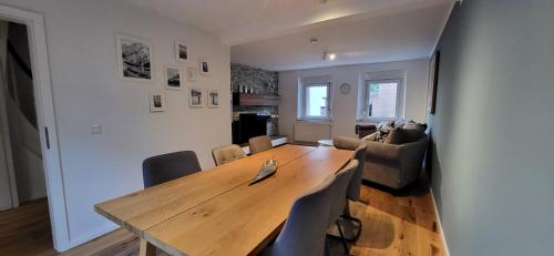 Gasthaus Sürder Hof (Gasthaus Surder Hof) in Grevenbroich